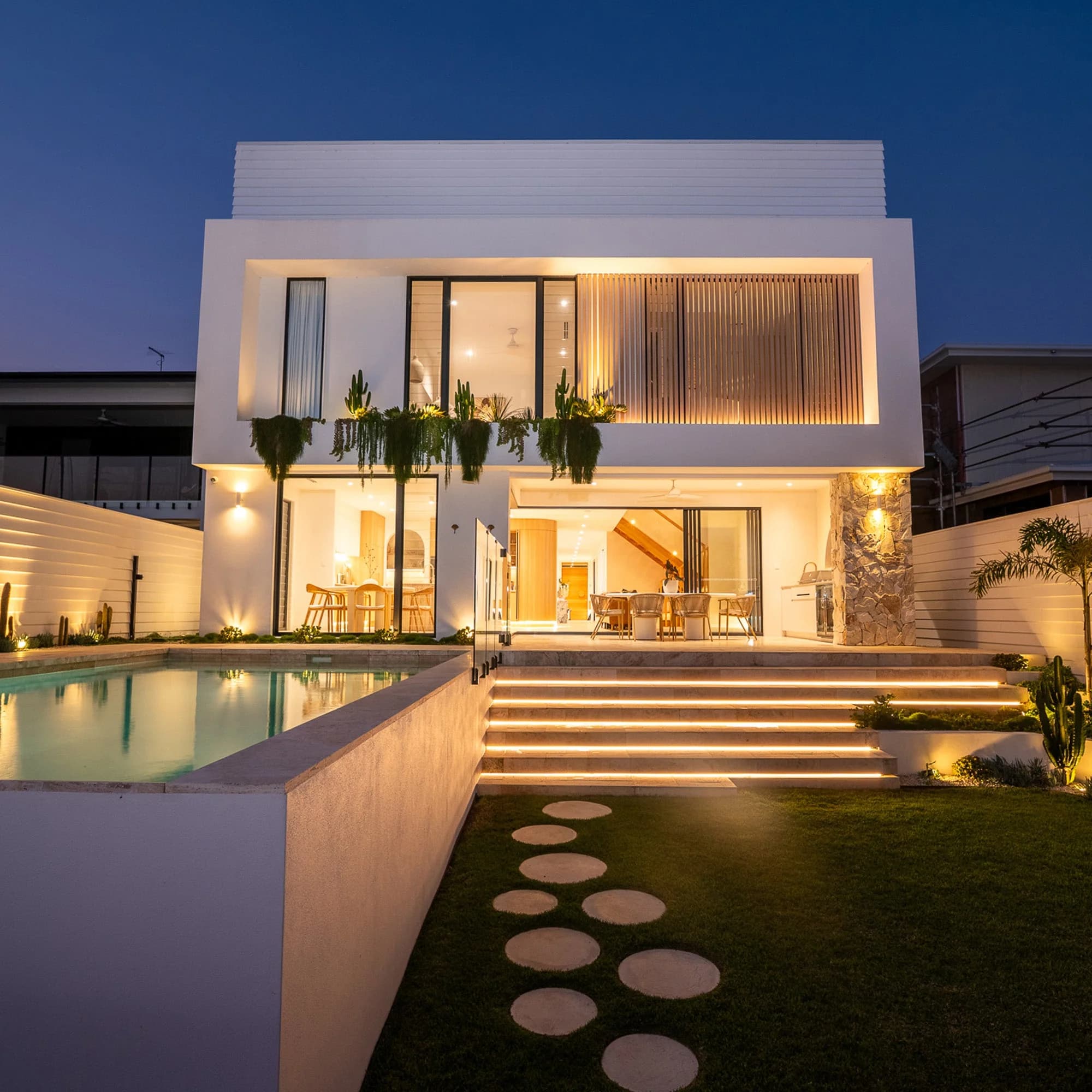 Outdoor lights for night magic